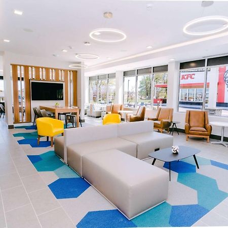 Microtel Inn & Suites By Wyndham Macedon المظهر الخارجي الصورة