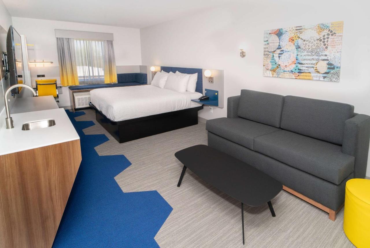 Microtel Inn & Suites By Wyndham Macedon المظهر الخارجي الصورة