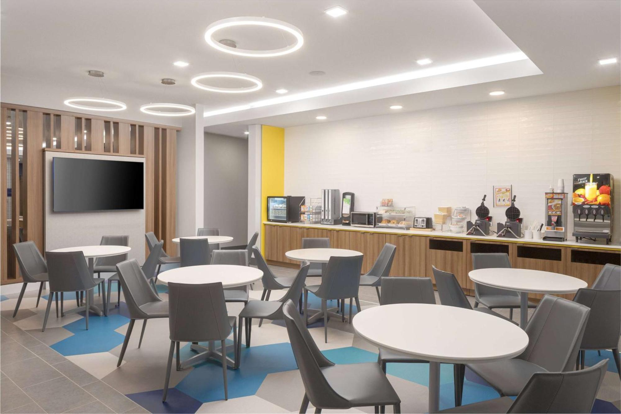 Microtel Inn & Suites By Wyndham Macedon المظهر الخارجي الصورة