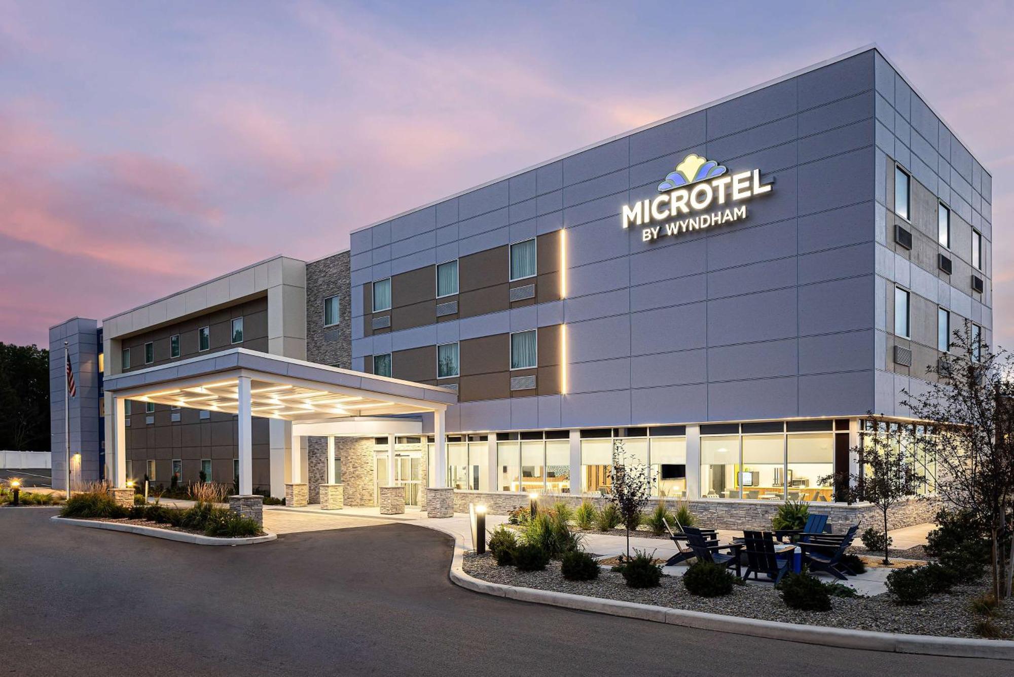 Microtel Inn & Suites By Wyndham Macedon المظهر الخارجي الصورة